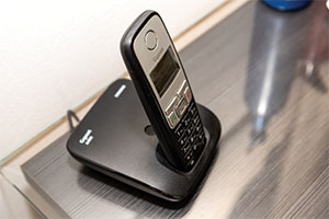 Eine DECT Basisstation ermöglicht die Nutzung mehrerer mobiler Telefone im Haus